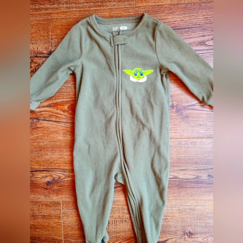 Baby Gap Baby Yoda olive green Fleece Footie sz 12-18 months